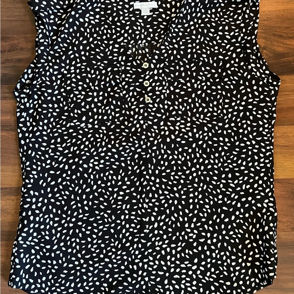 New York & Company Black and White Patterned Blouse